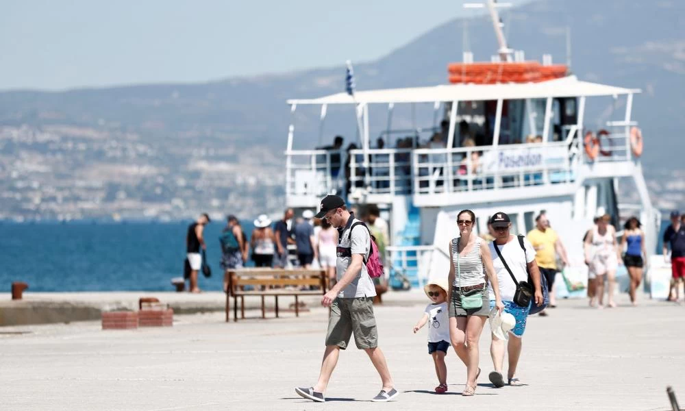 Μόνο 1 στους 3 Έλληνες θα κάνει διακοπές λόγω πανδημίας